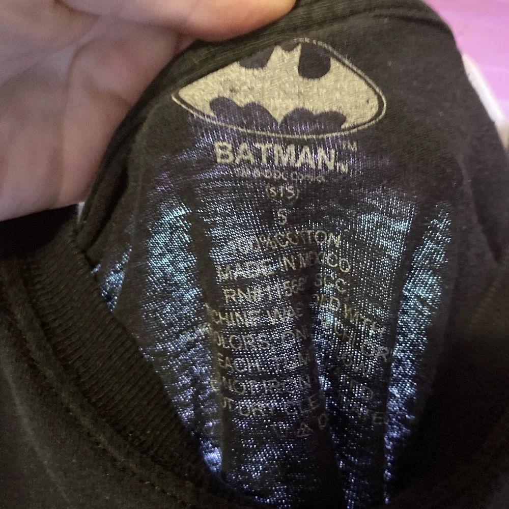 Men’s Batman logo Tshirt - Picture 2 of 3